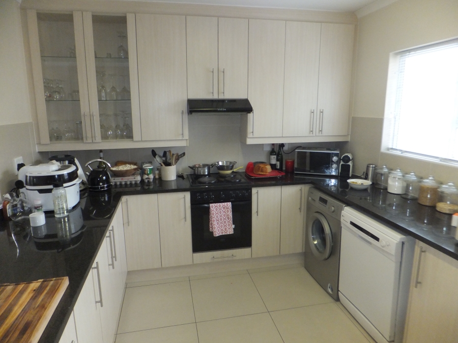To Let 3 Bedroom Property for Rent in Sunningdale Western Cape